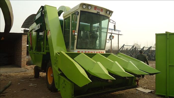 玉米秸稈青儲(chǔ)回收機(jī)