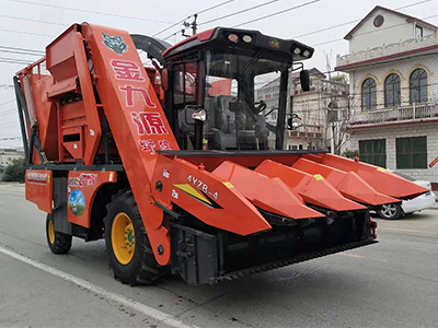 自走式玉米收割機